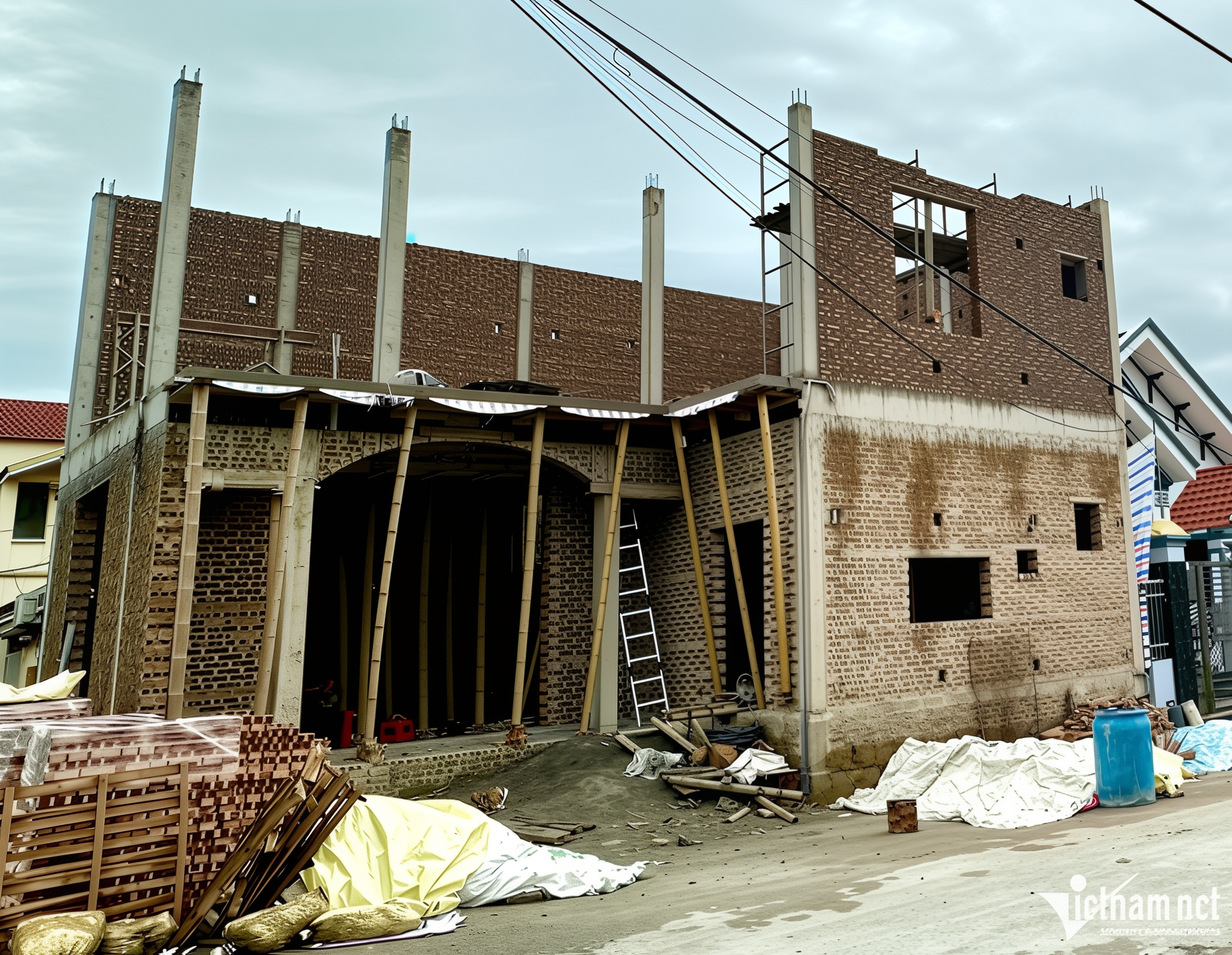 Xây nhà sau sáp nhập: Bộ trả lời trường hợp nhà dưới 7 tầng được miễn giấy phép