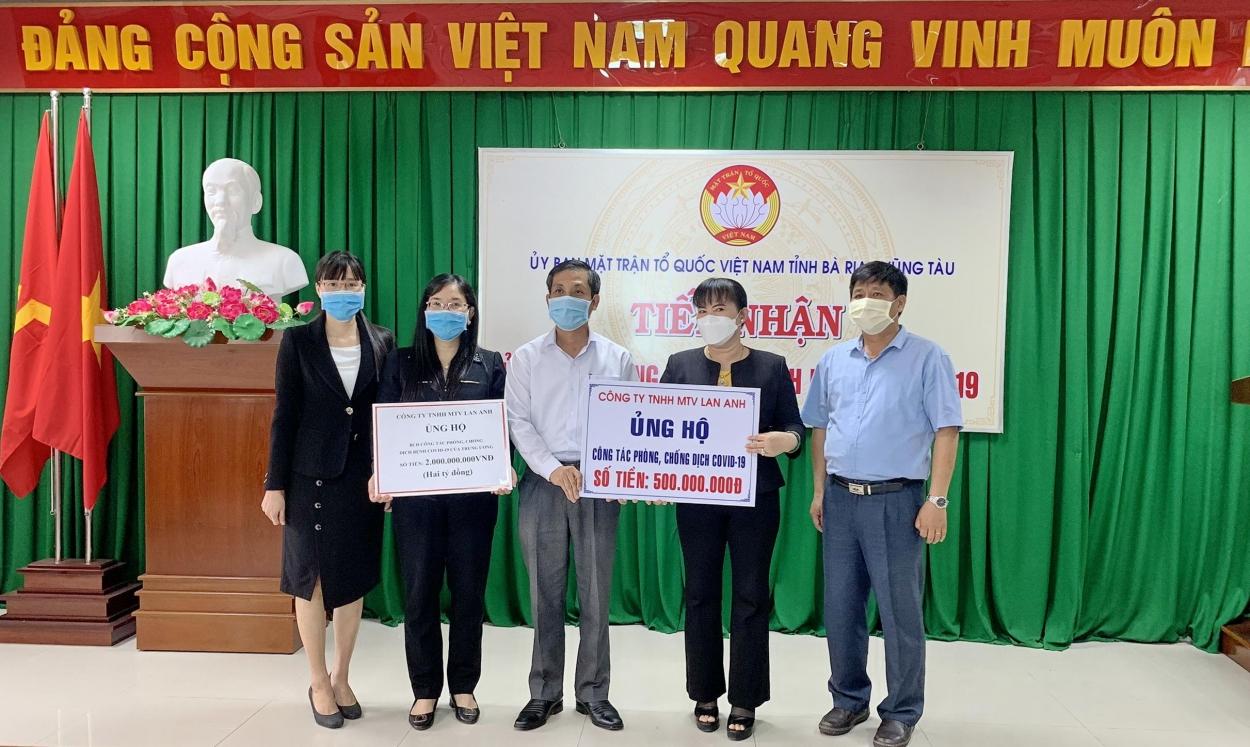 Doanh nhân Nguyễn Nam Phương tiếp tục chia sẻ khó khăn cùng người dân phòng, chống dịch Covid-19