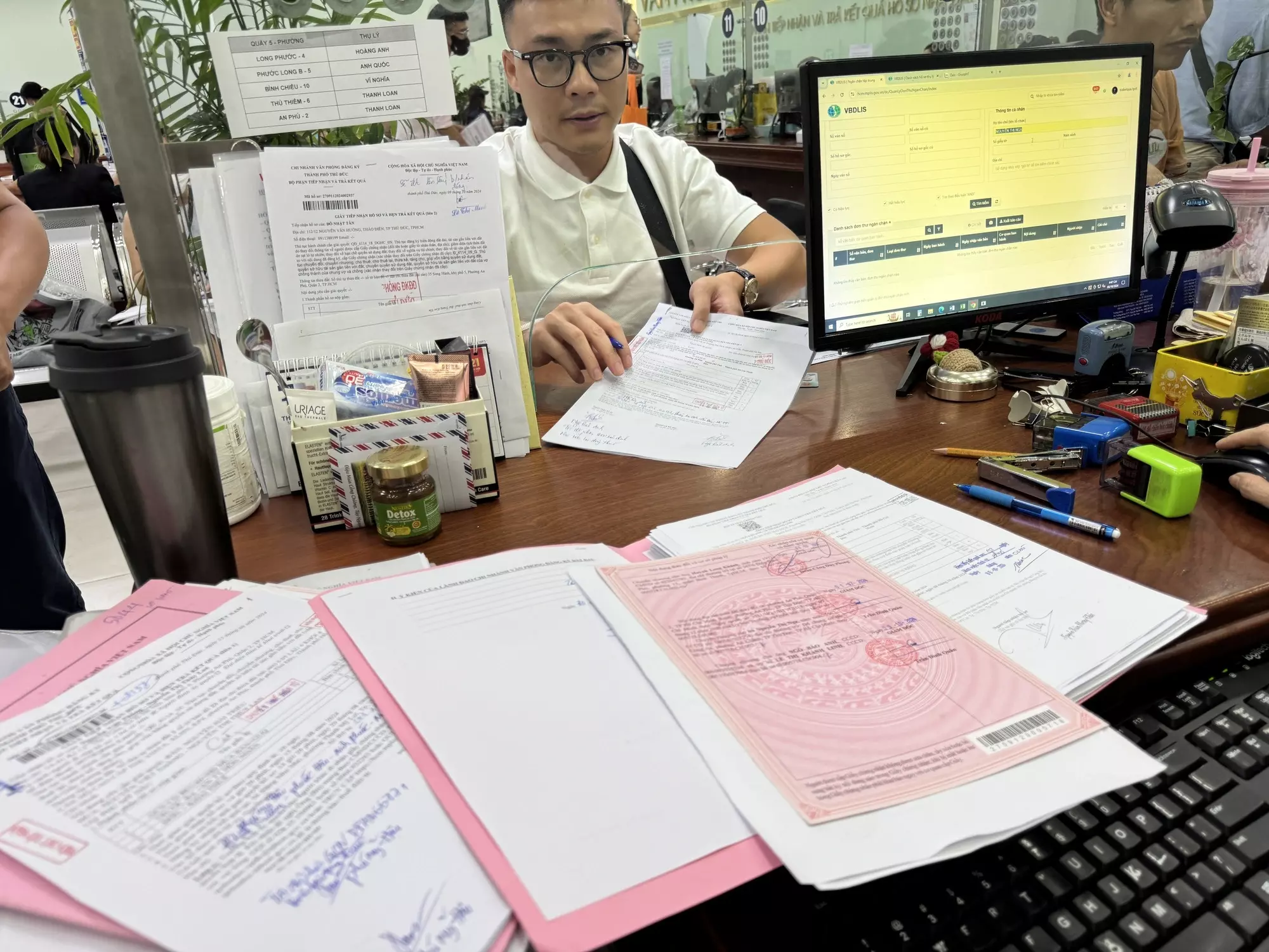 Những nơi nào được giao nhiệm vụ cấp sổ hồng?